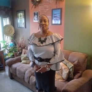 Meet your Posher, Debora